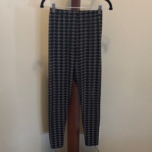 Women's Black and Gray Houndstooth Leggings